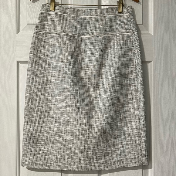 NWOT Club Monaco tweed pencil skirt, size 2. Never washed or worn - Picture 2 of 6